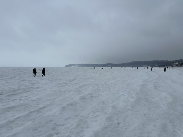 Seebrücke Binz gefrorene Ostsee